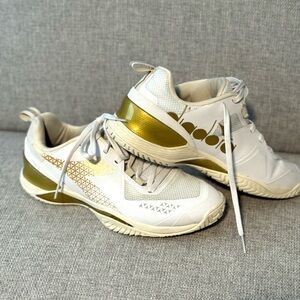 Diadora - Women’s - Tennis Shoes - size 8